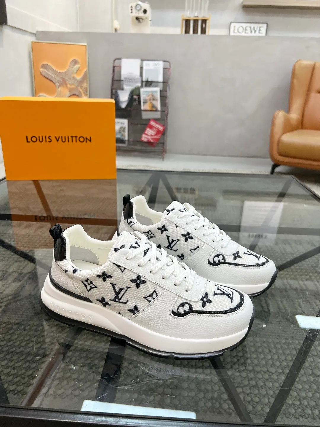 Factory price: 480💰LV🔍Top purchasing agent🇮🇹 Lu Street God's new sports shoes are coming and are available at counters simultaneously. Original factory configuration, original cowhide imported from Italy with mesh fabric, high-quality printing and splicing complex process, sports trendy person, imported water-dyed cowhide lining, sole: Wang Yuan factory specially provides the original sole, super comfortable, original factory follow-up goods 🔍🔍High quality, you can enter and leave the counter at will, welcome to compare and synchronize with the counter, code number 38-44, customized 45